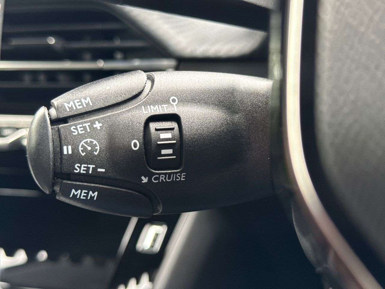 2021 PEUGEOT 208 2021 PEUGEOT 208