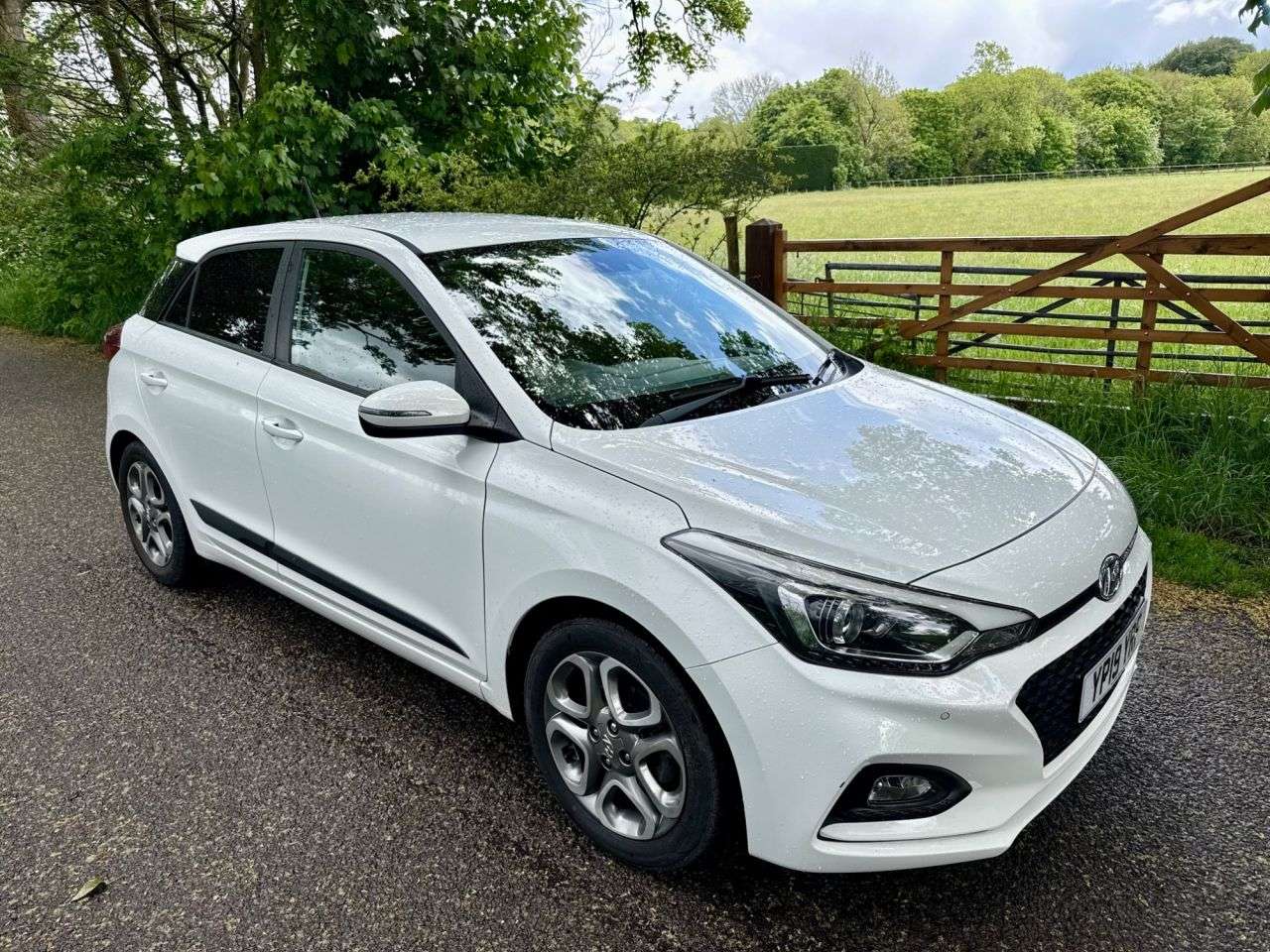 A 2019 HYUNDAI I20 1.2 Premium Nav Hatchback 5dr Petrol Manual Euro 6 (s/s) (84 ps) + SERVICE A 2019 HYUNDAI I20 1.2 Premium Nav Hatchback 5dr Petrol Manual Euro 6 (s/s) (84 ps) + SERVICE