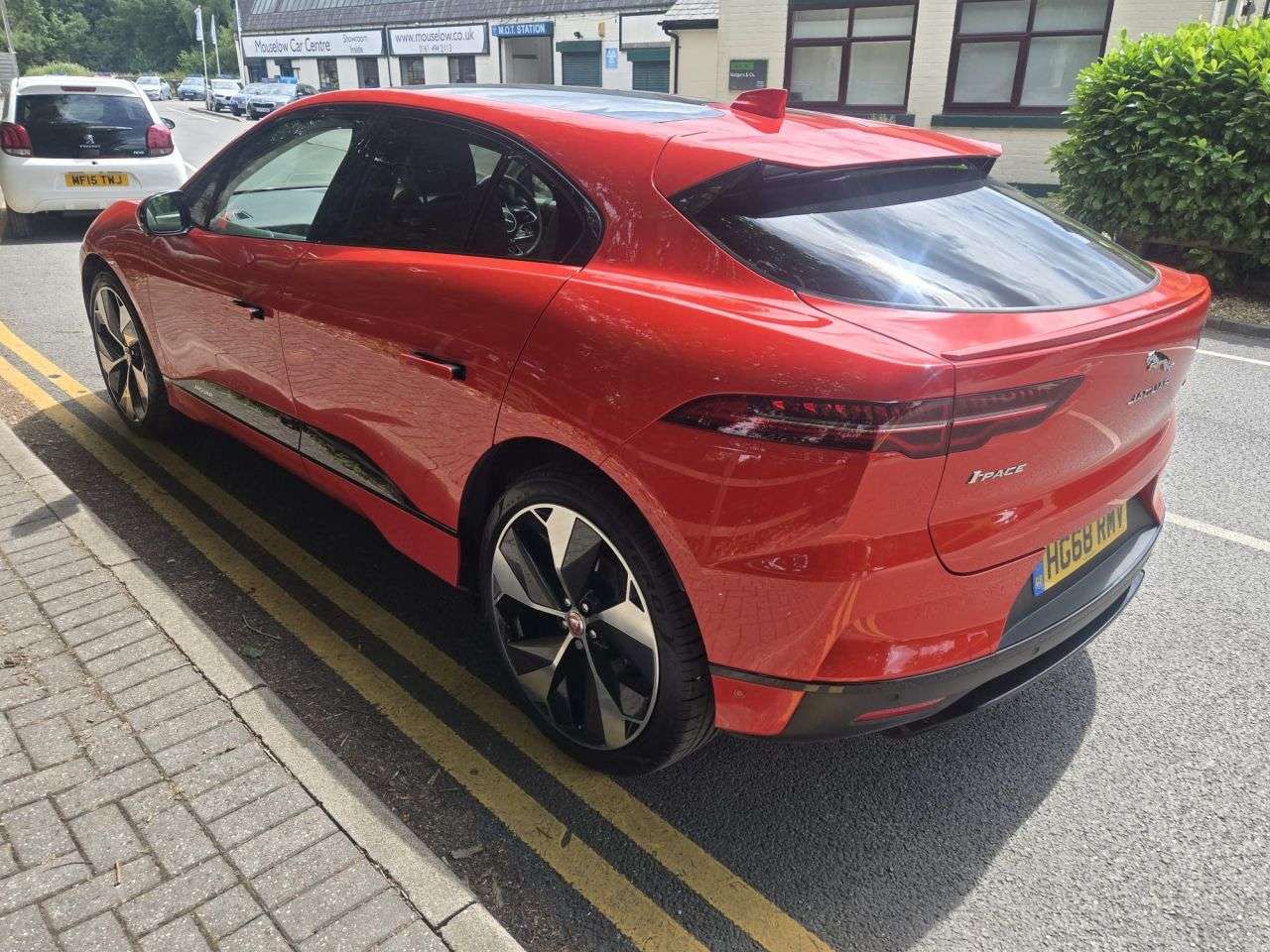 A 2018 JAGUAR I-PACE 400 90kWh First Edition SUV 5dr Electric Auto 4WD (400 ps) A 2018 JAGUAR I-PACE 400 90kWh First Edition SUV 5dr Electric Auto 4WD (400 ps)