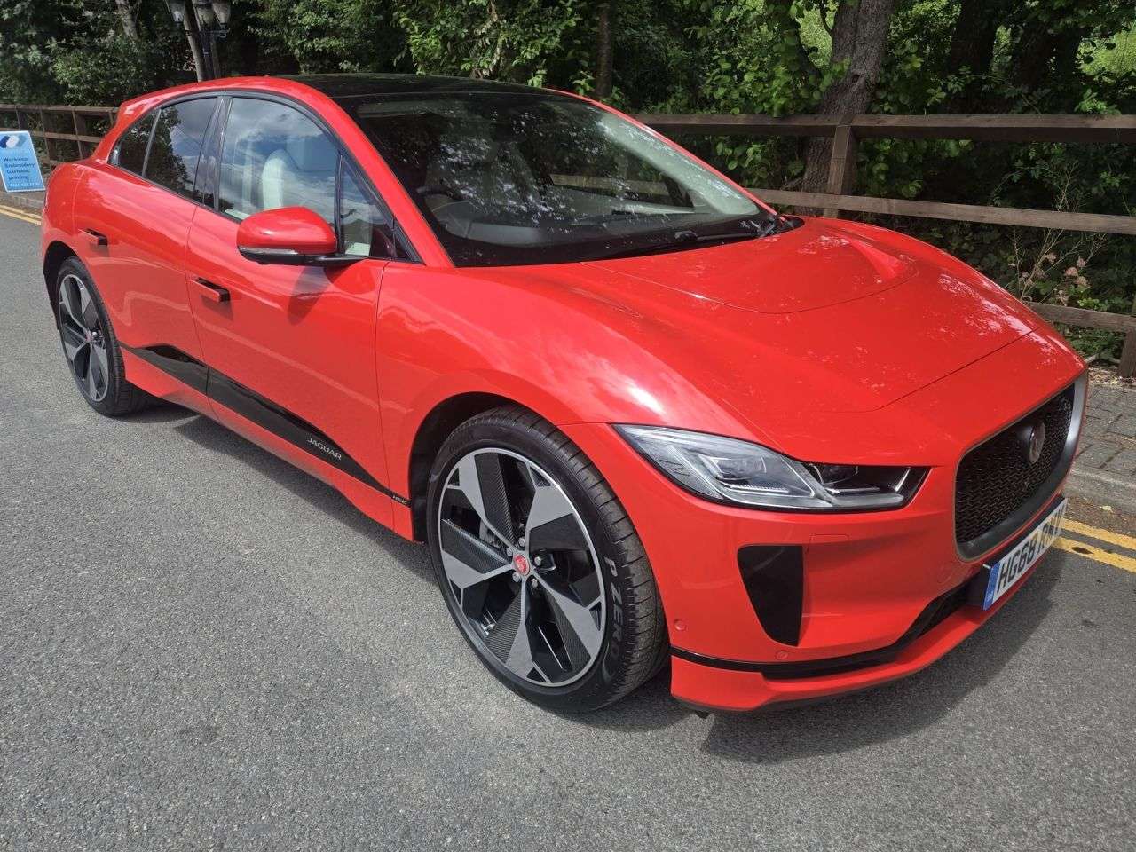 A 2018 JAGUAR I-PACE 400 90kWh First Edition SUV 5dr Electric Auto 4WD (400 ps) A 2018 JAGUAR I-PACE 400 90kWh First Edition SUV 5dr Electric Auto 4WD (400 ps)
