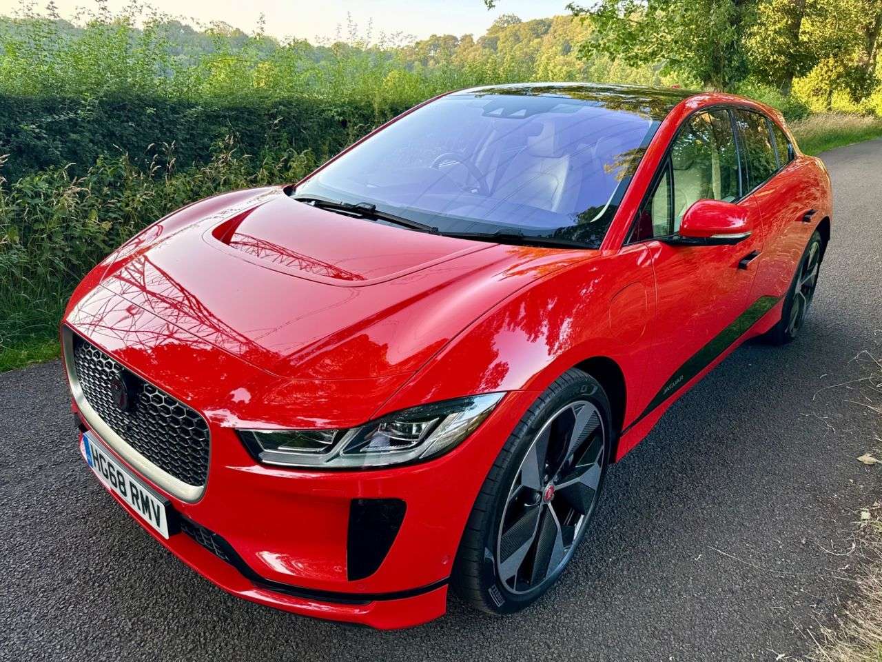 A 2018 JAGUAR I-PACE 400 90kWh First Edition SUV 5dr Electric Automatic 4WD (400 ps) + SERVICE H A 2018 JAGUAR I-PACE 400 90kWh First Edition SUV 5dr Electric Automatic 4WD (400 ps) + SERVICE H