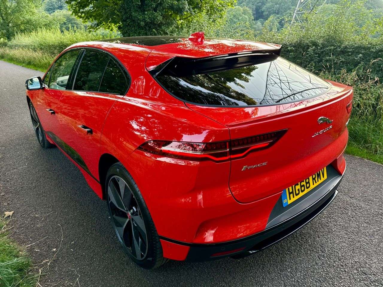 A 2018 JAGUAR I-PACE 400 90kWh First Edition SUV 5dr Electric Automatic 4WD (400 ps) + SERVICE H A 2018 JAGUAR I-PACE 400 90kWh First Edition SUV 5dr Electric Automatic 4WD (400 ps) + SERVICE H