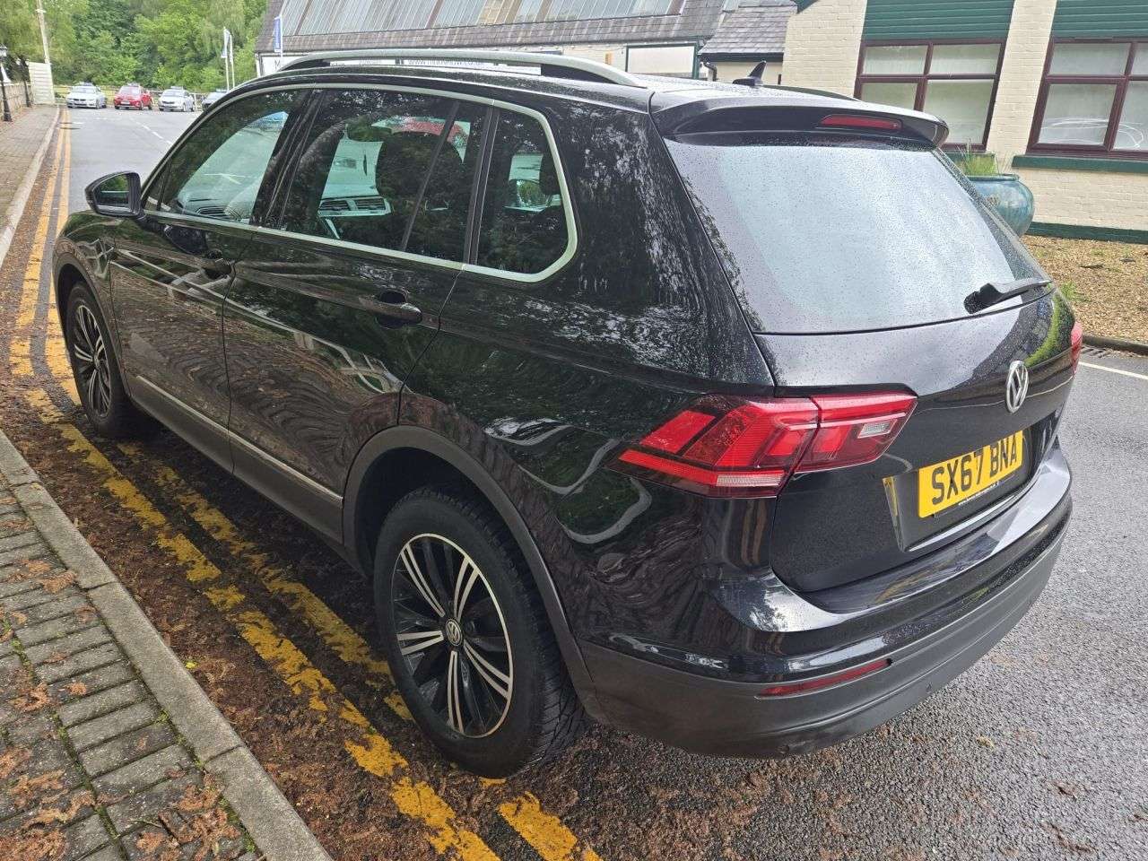 A 2018 VOLKSWAGEN TIGUAN 2.0 TDI SE Navigation SUV 5dr Diesel Manual 4Motion Euro 6 (s/s) (150 ps) A 2018 VOLKSWAGEN TIGUAN 2.0 TDI SE Navigation SUV 5dr Diesel Manual 4Motion Euro 6 (s/s) (150 ps)