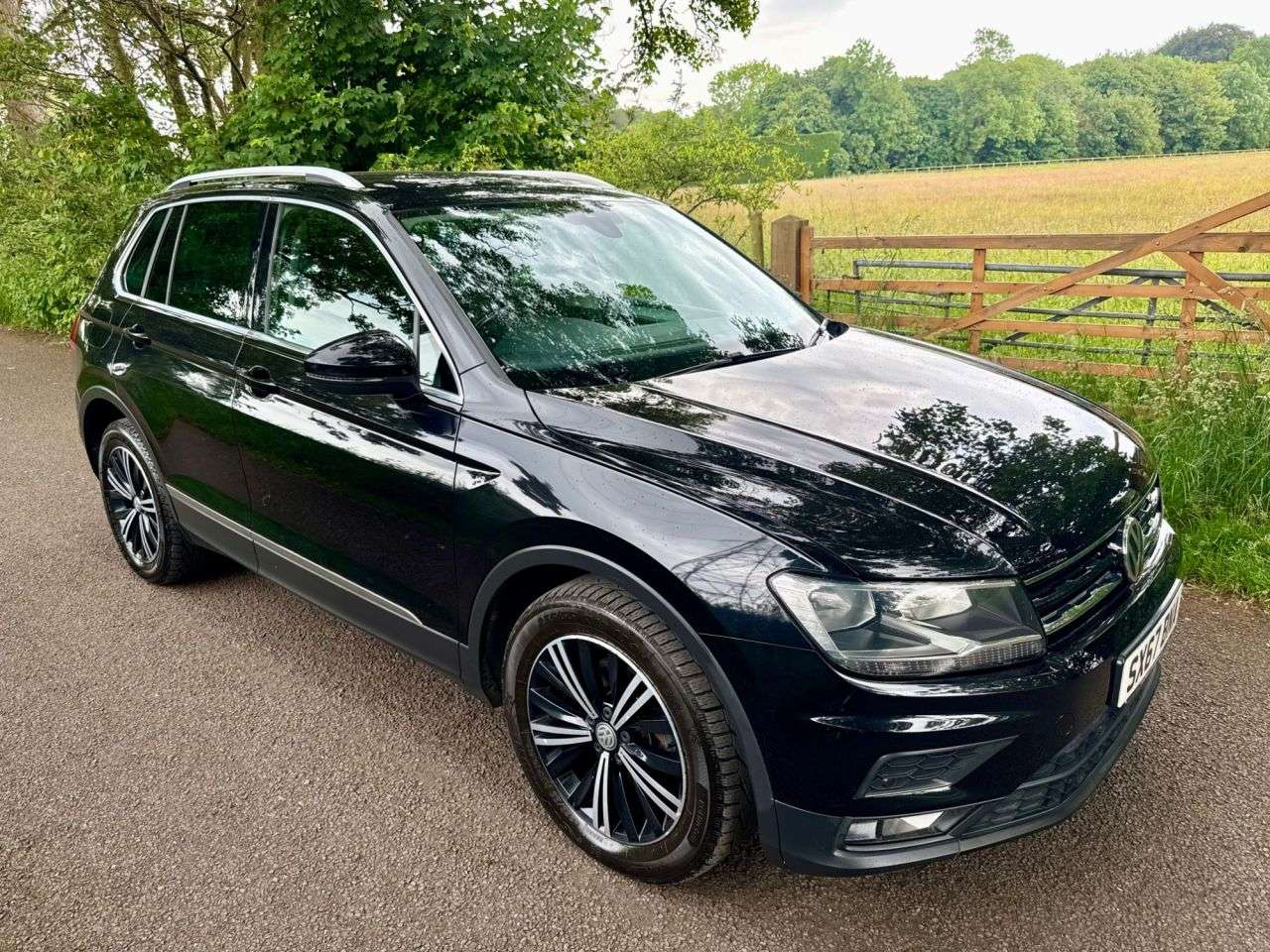 A 2018 VOLKSWAGEN TIGUAN 2.0 TDI SE Navigation SUV 5dr Diesel Manual 4Motion Euro 6 (s/s) (150 ps) + A 2018 VOLKSWAGEN TIGUAN 2.0 TDI SE Navigation SUV 5dr Diesel Manual 4Motion Euro 6 (s/s) (150 ps) +
