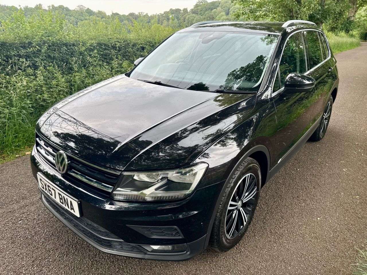 A 2018 VOLKSWAGEN TIGUAN 2.0 TDI SE Navigation SUV 5dr Diesel Manual 4Motion Euro 6 (s/s) (150 ps) + A 2018 VOLKSWAGEN TIGUAN 2.0 TDI SE Navigation SUV 5dr Diesel Manual 4Motion Euro 6 (s/s) (150 ps) +
