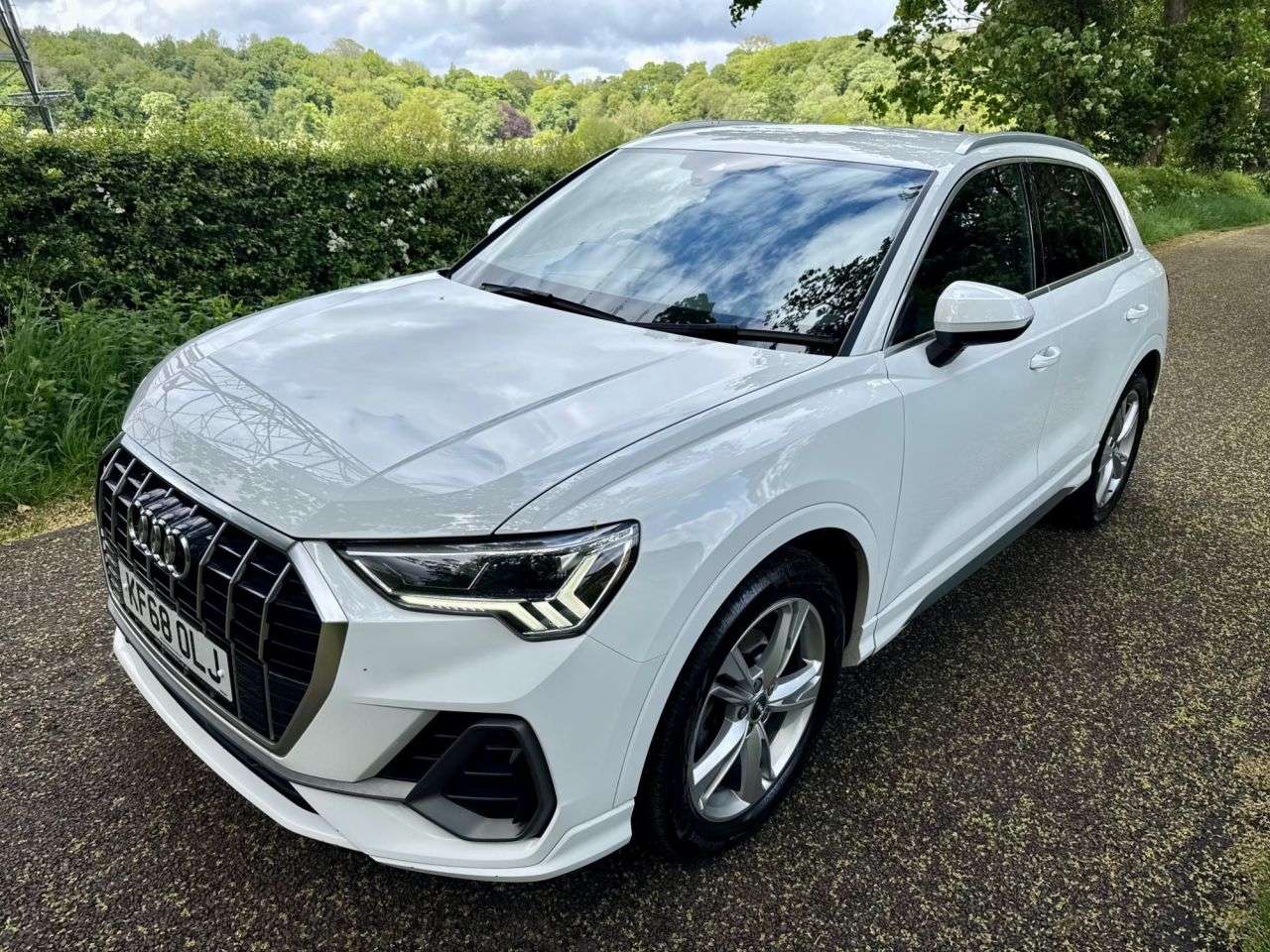 A 2019 AUDI Q3 1.5 TFSI CoD 35 S line SUV 5dr Petrol Manual Euro 6 (s/s) (150 ps) + SERVIC A 2019 AUDI Q3 1.5 TFSI CoD 35 S line SUV 5dr Petrol Manual Euro 6 (s/s) (150 ps) + SERVIC