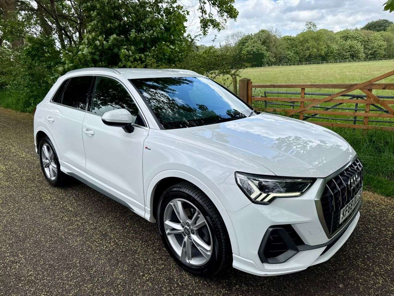 A 2019 AUDI Q3 1.5 TFSI CoD 35 S line SUV 5dr Petrol Manual Euro 6 (s/s) (150 ps) + SERVIC A 2019 AUDI Q3 1.5 TFSI CoD 35 S line SUV 5dr Petrol Manual Euro 6 (s/s) (150 ps) + SERVIC