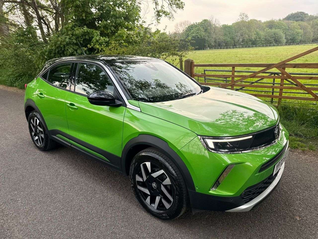 A 2022 VAUXHALL MOKKA 1.2 Turbo Elite Premium SUV 5dr Petrol Manual Euro 6 (s/s) (130 ps) + SERVI A 2022 VAUXHALL MOKKA 1.2 Turbo Elite Premium SUV 5dr Petrol Manual Euro 6 (s/s) (130 ps) + SERVI