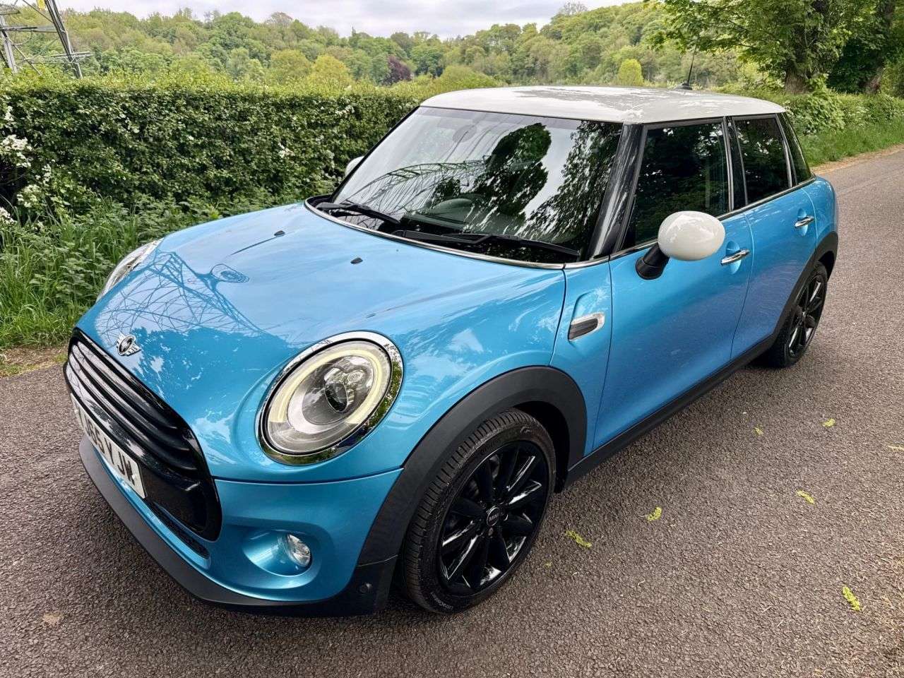 A 2015 MINI HATCH 1.5 Cooper Hatchback 5dr Petrol Automatic Euro 6 (s/s) (136 ps) + SERVICE H A 2015 MINI HATCH 1.5 Cooper Hatchback 5dr Petrol Automatic Euro 6 (s/s) (136 ps) + SERVICE H