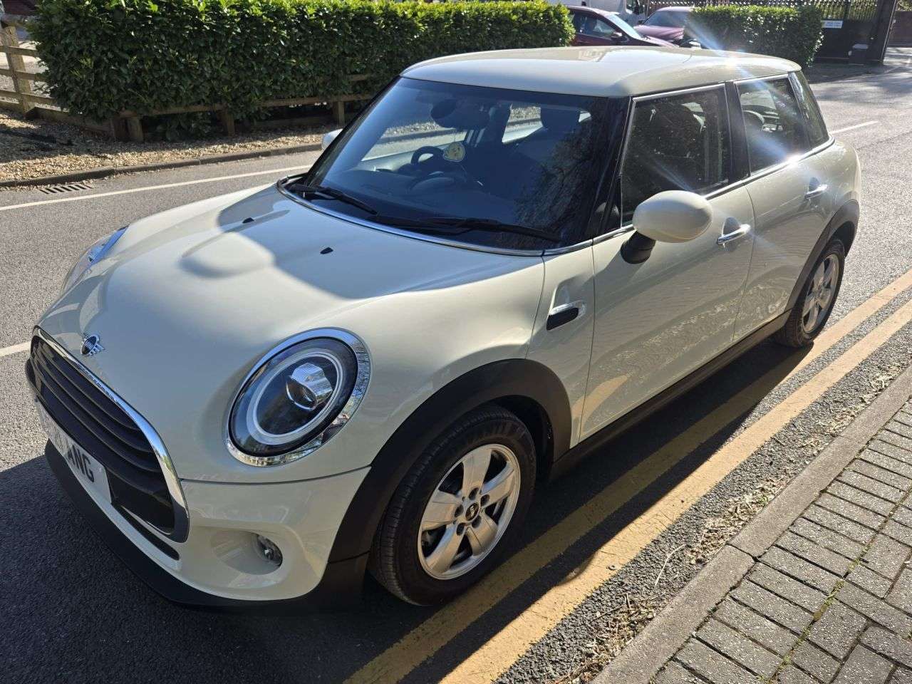 A 2019 MINI HATCH 1.5 Cooper Classic Hatchback 5dr Petrol Steptronic Euro 6 (s/s) (136 ps) A 2019 MINI HATCH 1.5 Cooper Classic Hatchback 5dr Petrol Steptronic Euro 6 (s/s) (136 ps)