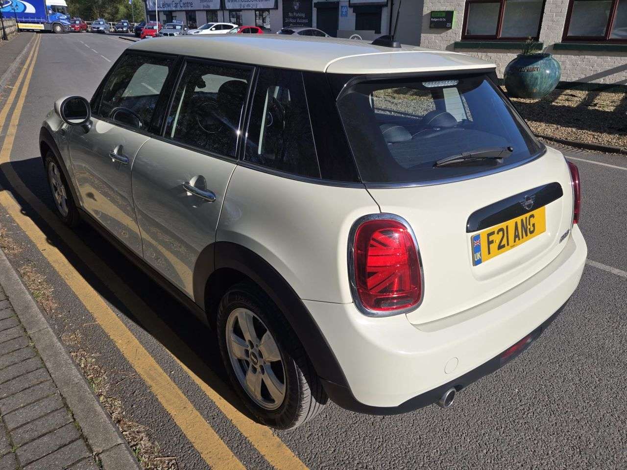A 2019 MINI HATCH 1.5 Cooper Classic Hatchback 5dr Petrol Steptronic Euro 6 (s/s) (136 ps) A 2019 MINI HATCH 1.5 Cooper Classic Hatchback 5dr Petrol Steptronic Euro 6 (s/s) (136 ps)
