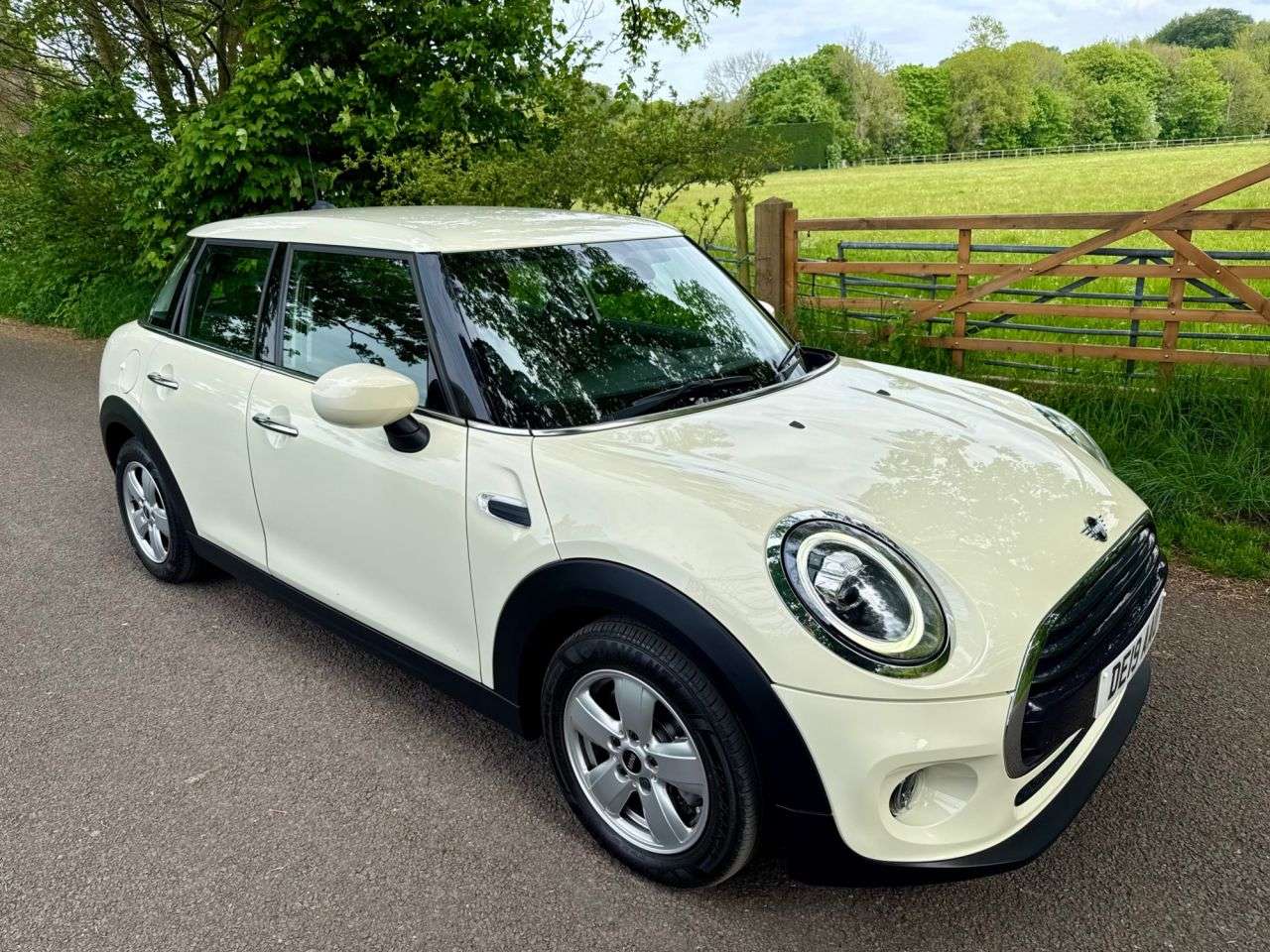 A 2019 MINI HATCH 1.5 Cooper Classic Hatchback 5dr Petrol Steptronic Euro 6 (s/s) (136 ps) + A 2019 MINI HATCH 1.5 Cooper Classic Hatchback 5dr Petrol Steptronic Euro 6 (s/s) (136 ps) +