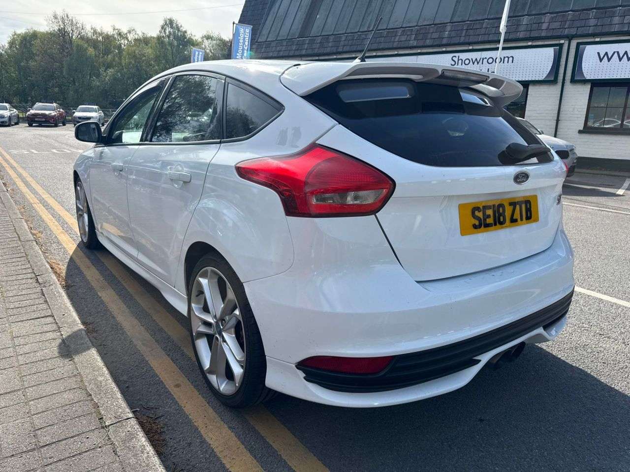 A 2018 FORD FOCUS 2.0T EcoBoost ST-2 Hatchback 5dr Petrol Manual Euro 6 (s/s) (250 ps) A 2018 FORD FOCUS 2.0T EcoBoost ST-2 Hatchback 5dr Petrol Manual Euro 6 (s/s) (250 ps)