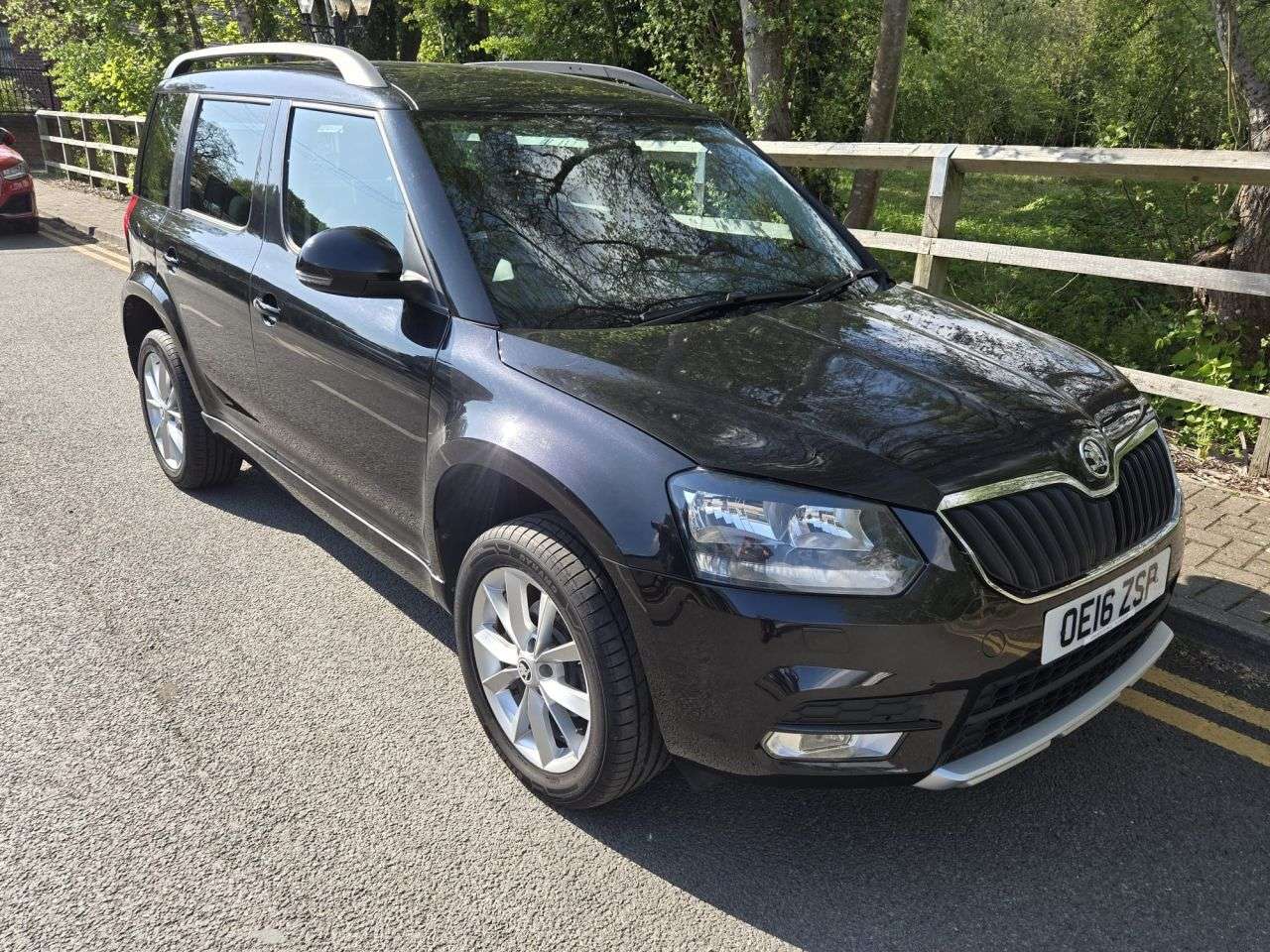 A 2016 SKODA YETI 1.2 TSI SE SUV 5dr Petrol DSG Euro 6 (s/s) (110 ps) A 2016 SKODA YETI 1.2 TSI SE SUV 5dr Petrol DSG Euro 6 (s/s) (110 ps)