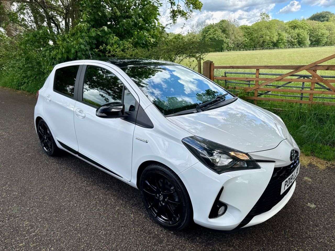 A 2019 TOYOTA YARIS 1.5 VVT-h GR SPORT Hatchback 5dr Petrol Hybrid E-CVT Euro 6 (s/s) (100 ps) A 2019 TOYOTA YARIS 1.5 VVT-h GR SPORT Hatchback 5dr Petrol Hybrid E-CVT Euro 6 (s/s) (100 ps)