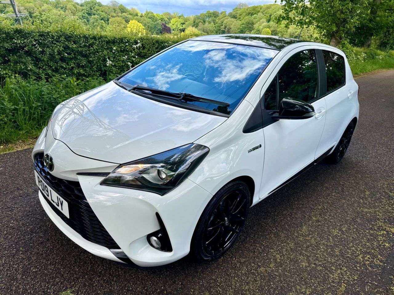A 2019 TOYOTA YARIS 1.5 VVT-h GR SPORT Hatchback 5dr Petrol Hybrid E-CVT Euro 6 (s/s) (100 ps) A 2019 TOYOTA YARIS 1.5 VVT-h GR SPORT Hatchback 5dr Petrol Hybrid E-CVT Euro 6 (s/s) (100 ps)