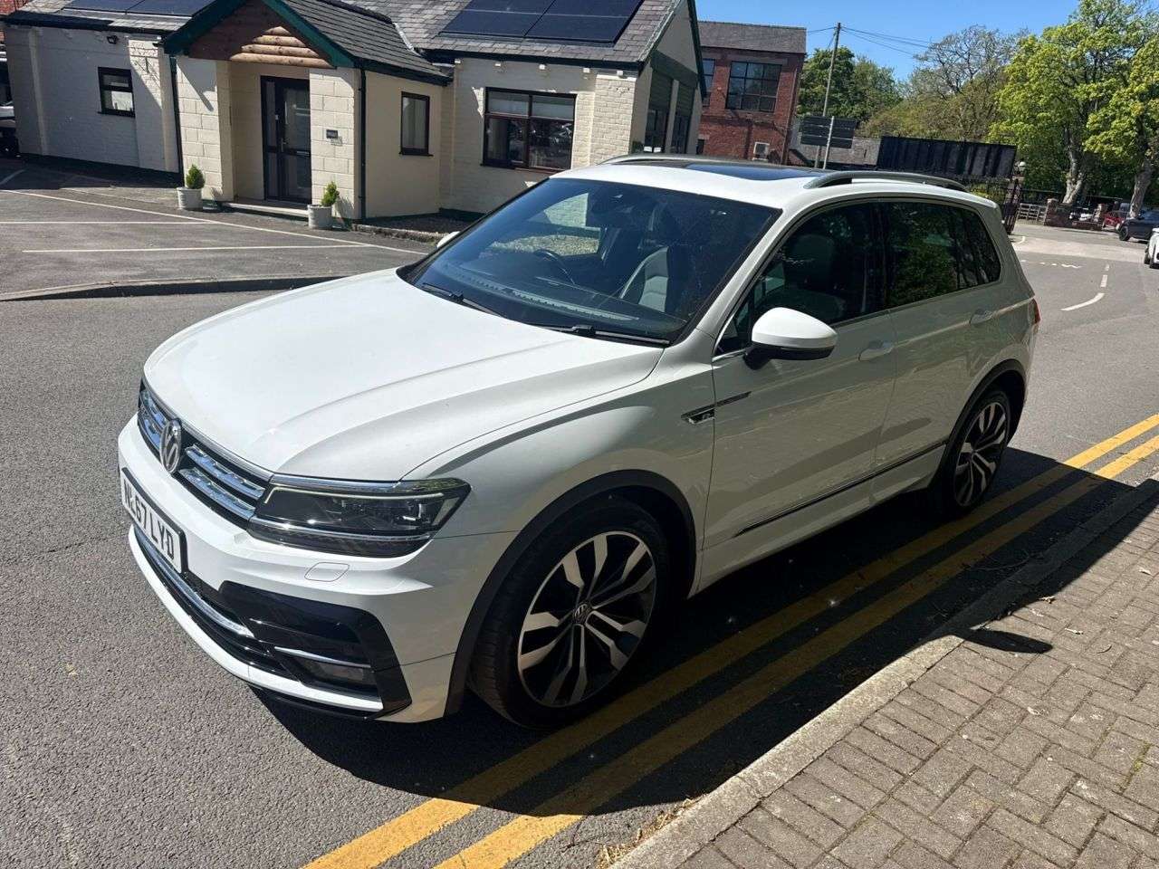 A 2017 VOLKSWAGEN TIGUAN 2.0 TDI R-Line SUV 5dr Diesel Manual 4Motion Euro 6 (s/s) (150 ps) A 2017 VOLKSWAGEN TIGUAN 2.0 TDI R-Line SUV 5dr Diesel Manual 4Motion Euro 6 (s/s) (150 ps)