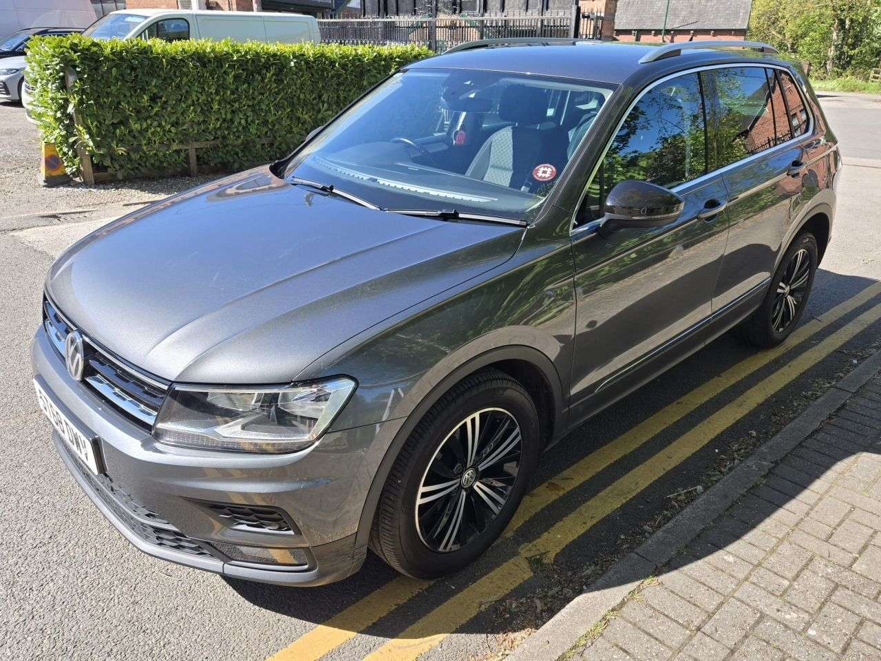 A 2018 VOLKSWAGEN TIGUAN 2.0 TDI SE Navigation SUV 5dr Diesel DSG Euro 6 (s/s) (150 ps) A 2018 VOLKSWAGEN TIGUAN 2.0 TDI SE Navigation SUV 5dr Diesel DSG Euro 6 (s/s) (150 ps)