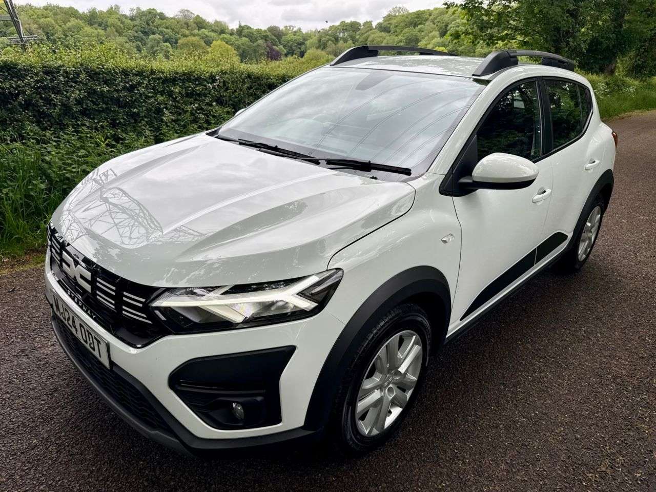 A 2024 DACIA SANDERO STEPWAY 1.0 TCe Expression Hatchback 5dr Petrol Manual Euro 6 (s/s) (90 ps) + SERVI A 2024 DACIA SANDERO STEPWAY 1.0 TCe Expression Hatchback 5dr Petrol Manual Euro 6 (s/s) (90 ps) + SERVI