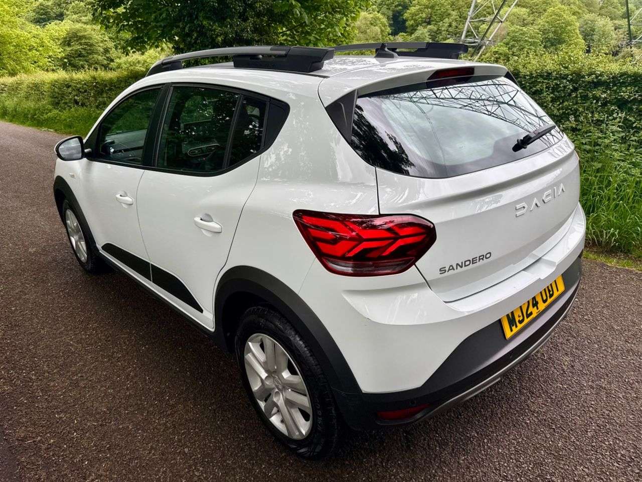 A 2024 DACIA SANDERO STEPWAY 1.0 TCe Expression Hatchback 5dr Petrol Manual Euro 6 (s/s) (90 ps) + SERVI A 2024 DACIA SANDERO STEPWAY 1.0 TCe Expression Hatchback 5dr Petrol Manual Euro 6 (s/s) (90 ps) + SERVI