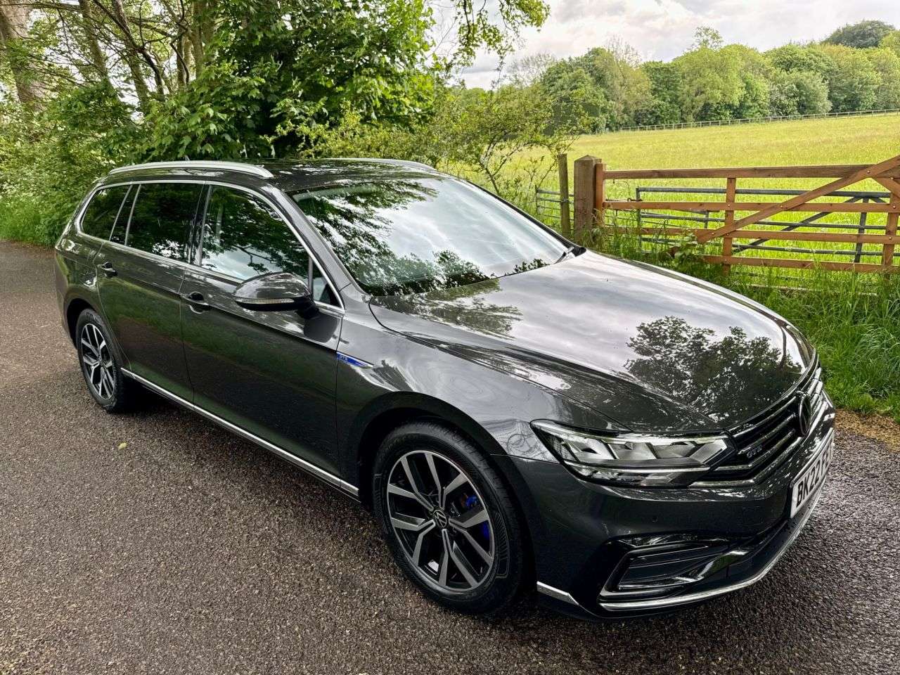 A 2022 VOLKSWAGEN PASSAT 1.4 TSI 13kWh GTE Estate 5dr Petrol Plug-in Hybrid DSG Euro 6 (s/s) (218 ps A 2022 VOLKSWAGEN PASSAT 1.4 TSI 13kWh GTE Estate 5dr Petrol Plug-in Hybrid DSG Euro 6 (s/s) (218 ps