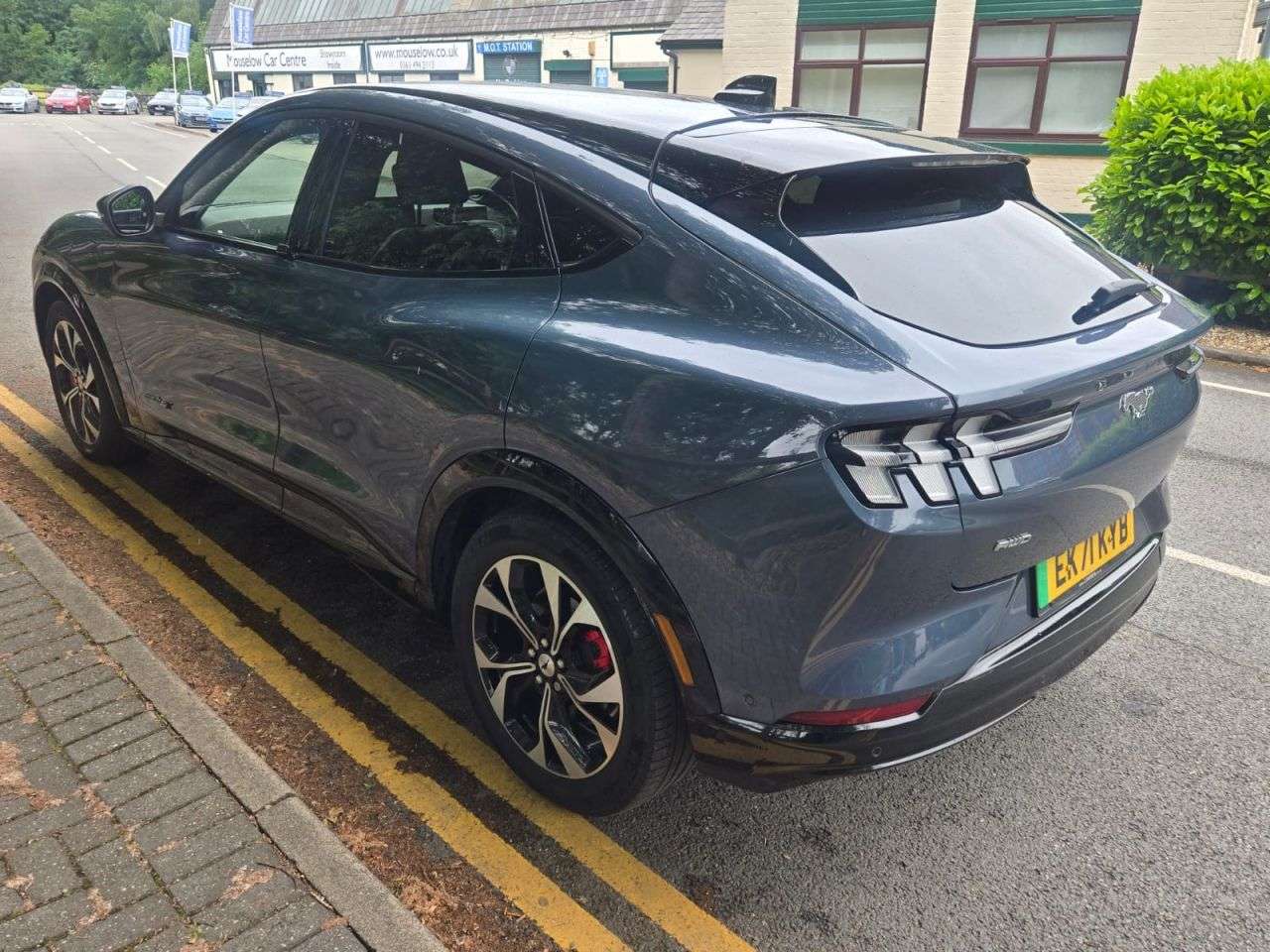A 2021 FORD MUSTANG MACH-E Extended Range 91kWh SUV 5dr Electric Automatic AWD (351 ps) A 2021 FORD MUSTANG MACH-E Extended Range 91kWh SUV 5dr Electric Automatic AWD (351 ps)
