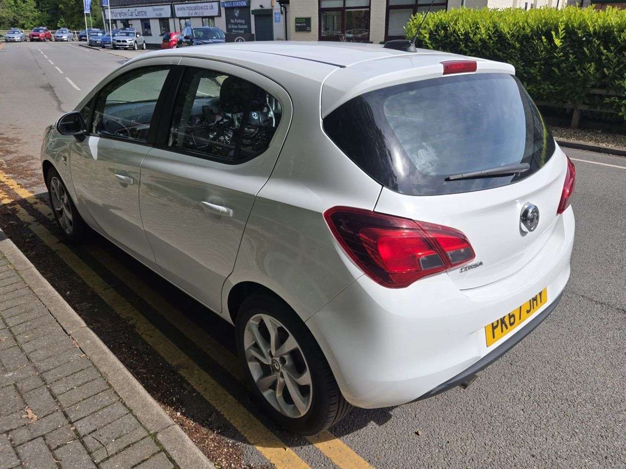 A 2017 VAUXHALL CORSA 1.4i ecoTEC SRi Hatchback 5dr Petrol Manual Euro 6 (75 ps) A 2017 VAUXHALL CORSA 1.4i ecoTEC SRi Hatchback 5dr Petrol Manual Euro 6 (75 ps)
