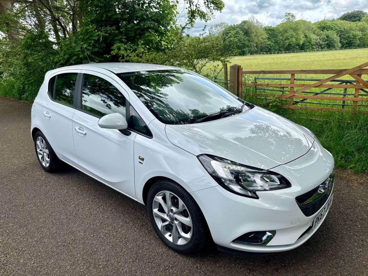 A 2017 VAUXHALL CORSA 1.4i ecoTEC SRi Hatchback 5dr Petrol Manual Euro 6 (75 ps) + SERVICE HISTOR A 2017 VAUXHALL CORSA 1.4i ecoTEC SRi Hatchback 5dr Petrol Manual Euro 6 (75 ps) + SERVICE HISTOR