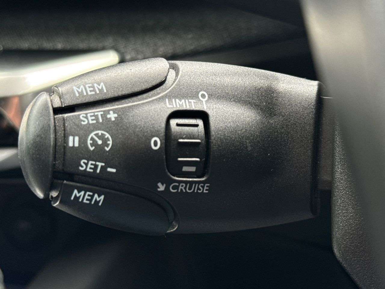 2019 PEUGEOT 3008 2019 PEUGEOT 3008