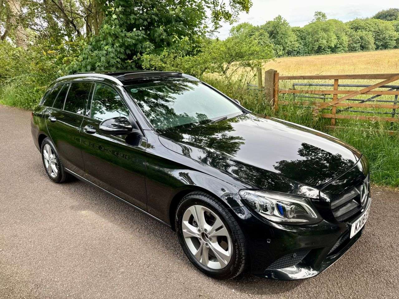 A 2018 MERCEDES-BENZ C-CLASS 2.0 C220d Sport Estate 5dr Diesel G-Tronic+ Euro 6 (s/s) (194 ps) + SERVICE A 2018 MERCEDES-BENZ C-CLASS 2.0 C220d Sport Estate 5dr Diesel G-Tronic+ Euro 6 (s/s) (194 ps) + SERVICE