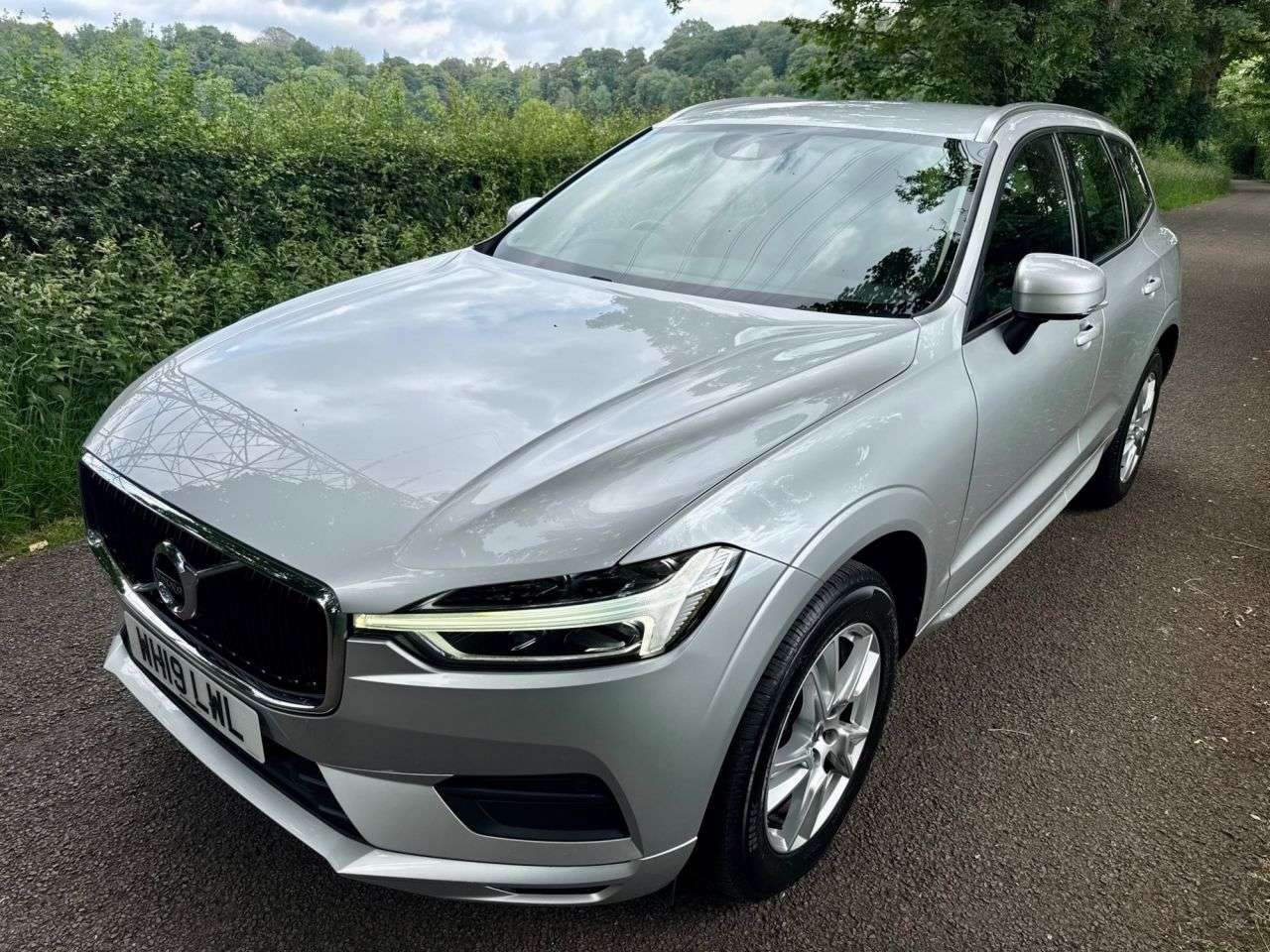 A 2019 VOLVO XC60 2.0 D4 Momentum SUV 5dr Diesel Automatic AWD Euro 6 (s/s) (190 ps) + SERVIC A 2019 VOLVO XC60 2.0 D4 Momentum SUV 5dr Diesel Automatic AWD Euro 6 (s/s) (190 ps) + SERVIC