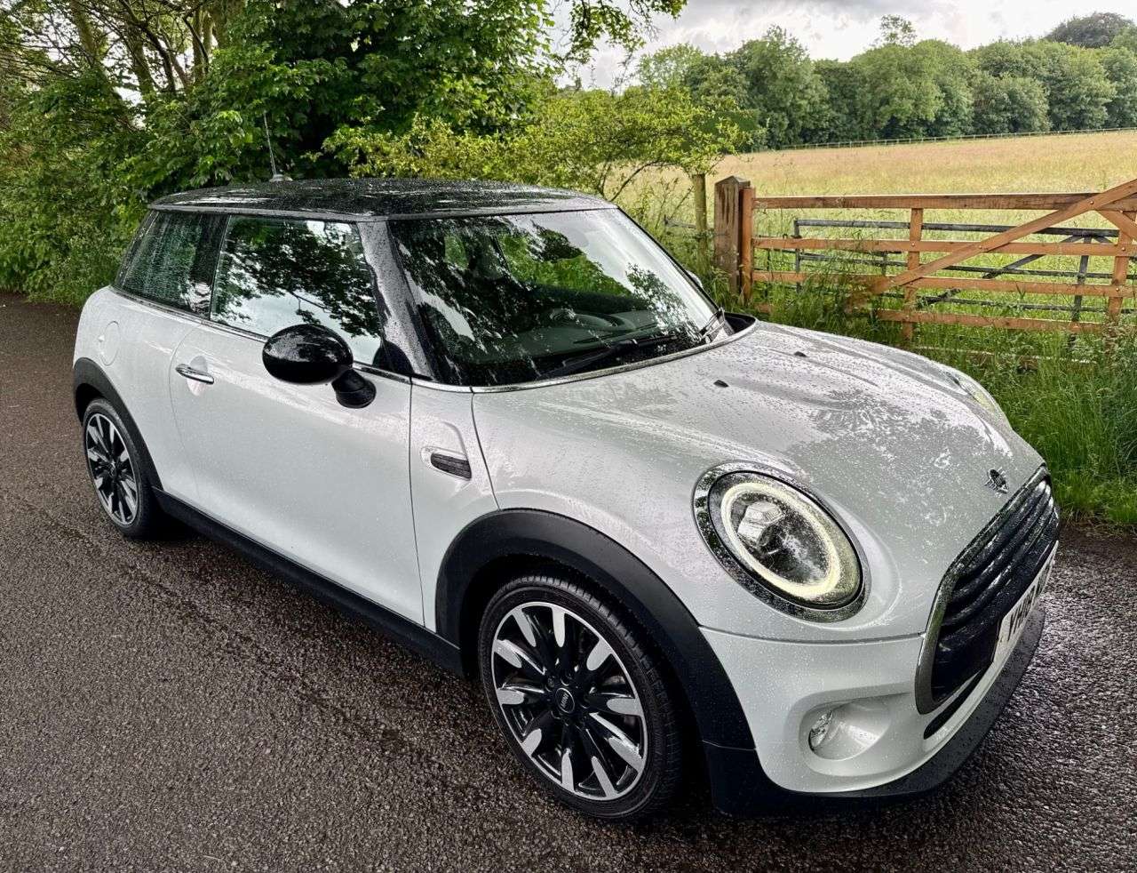 A 2018 MINI HATCH 1.5 Cooper Hatchback 3dr Petrol Steptronic Euro 6 (s/s) (136 ps) + SERVICE A 2018 MINI HATCH 1.5 Cooper Hatchback 3dr Petrol Steptronic Euro 6 (s/s) (136 ps) + SERVICE