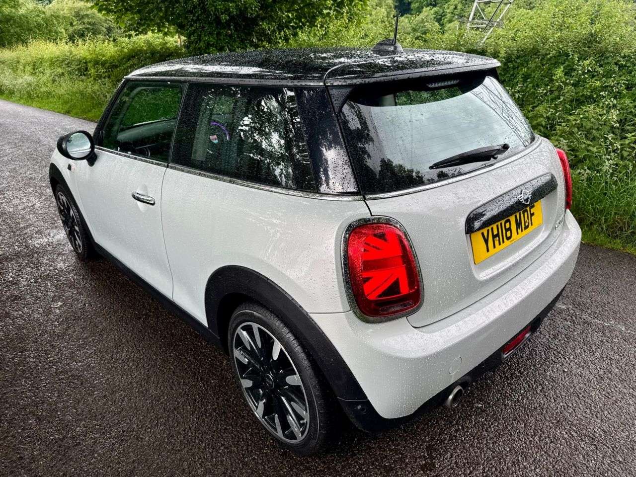 A 2018 MINI HATCH 1.5 Cooper Hatchback 3dr Petrol Steptronic Euro 6 (s/s) (136 ps) + SERVICE A 2018 MINI HATCH 1.5 Cooper Hatchback 3dr Petrol Steptronic Euro 6 (s/s) (136 ps) + SERVICE