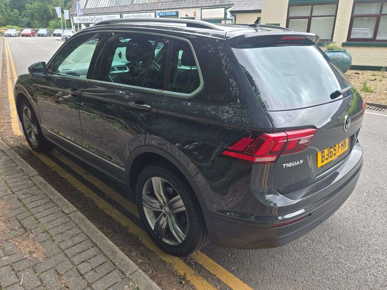 A 2019 VOLKSWAGEN TIGUAN 2.0 TDI Match SUV 5dr Diesel DSG 4Motion Euro 6 (s/s) (150 ps) A 2019 VOLKSWAGEN TIGUAN 2.0 TDI Match SUV 5dr Diesel DSG 4Motion Euro 6 (s/s) (150 ps)