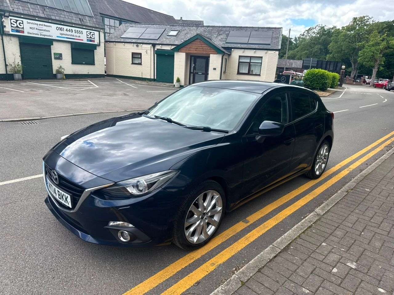 A 2014 MAZDA MAZDA3 2.0 SKYACTIV-G Sport Nav Hatchback 5dr Petrol Manual Euro 5 (s/s) (165 ps) A 2014 MAZDA MAZDA3 2.0 SKYACTIV-G Sport Nav Hatchback 5dr Petrol Manual Euro 5 (s/s) (165 ps)