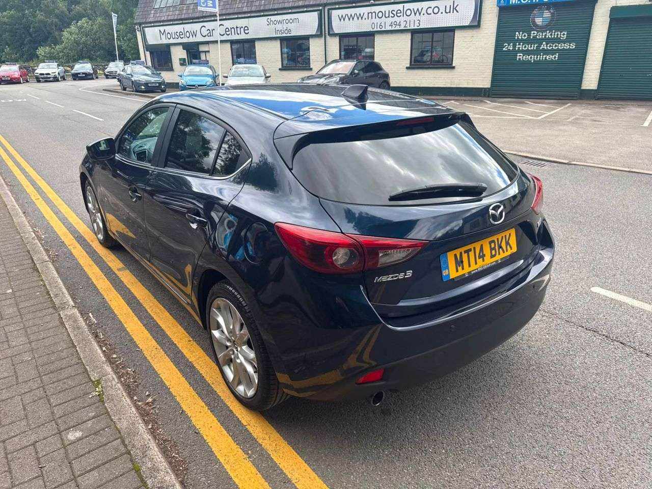 A 2014 MAZDA MAZDA3 2.0 SKYACTIV-G Sport Nav Hatchback 5dr Petrol Manual Euro 5 (s/s) (165 ps) A 2014 MAZDA MAZDA3 2.0 SKYACTIV-G Sport Nav Hatchback 5dr Petrol Manual Euro 5 (s/s) (165 ps)