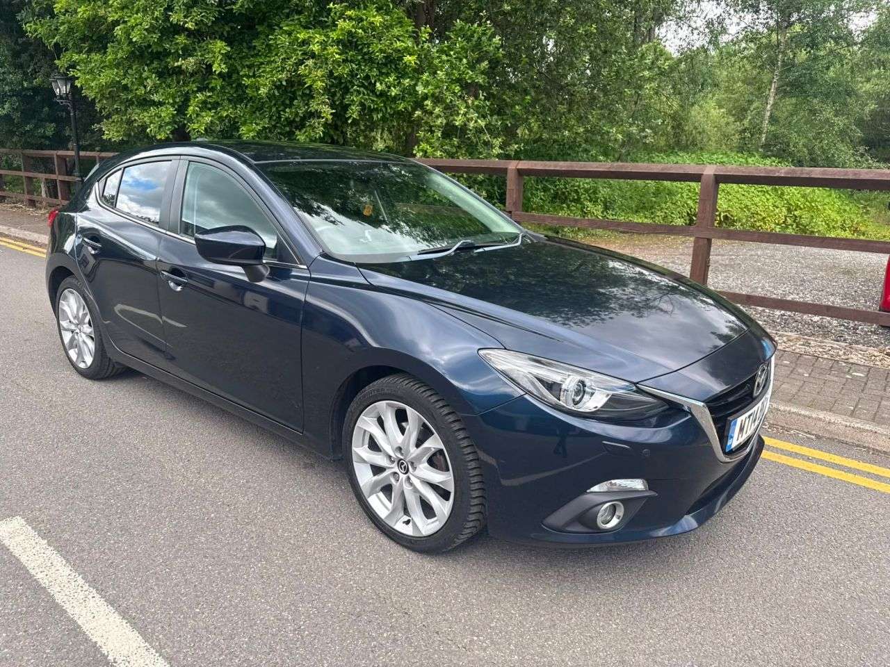 A 2014 MAZDA MAZDA3 2.0 SKYACTIV-G Sport Nav Hatchback 5dr Petrol Manual Euro 5 (s/s) (165 ps) A 2014 MAZDA MAZDA3 2.0 SKYACTIV-G Sport Nav Hatchback 5dr Petrol Manual Euro 5 (s/s) (165 ps)