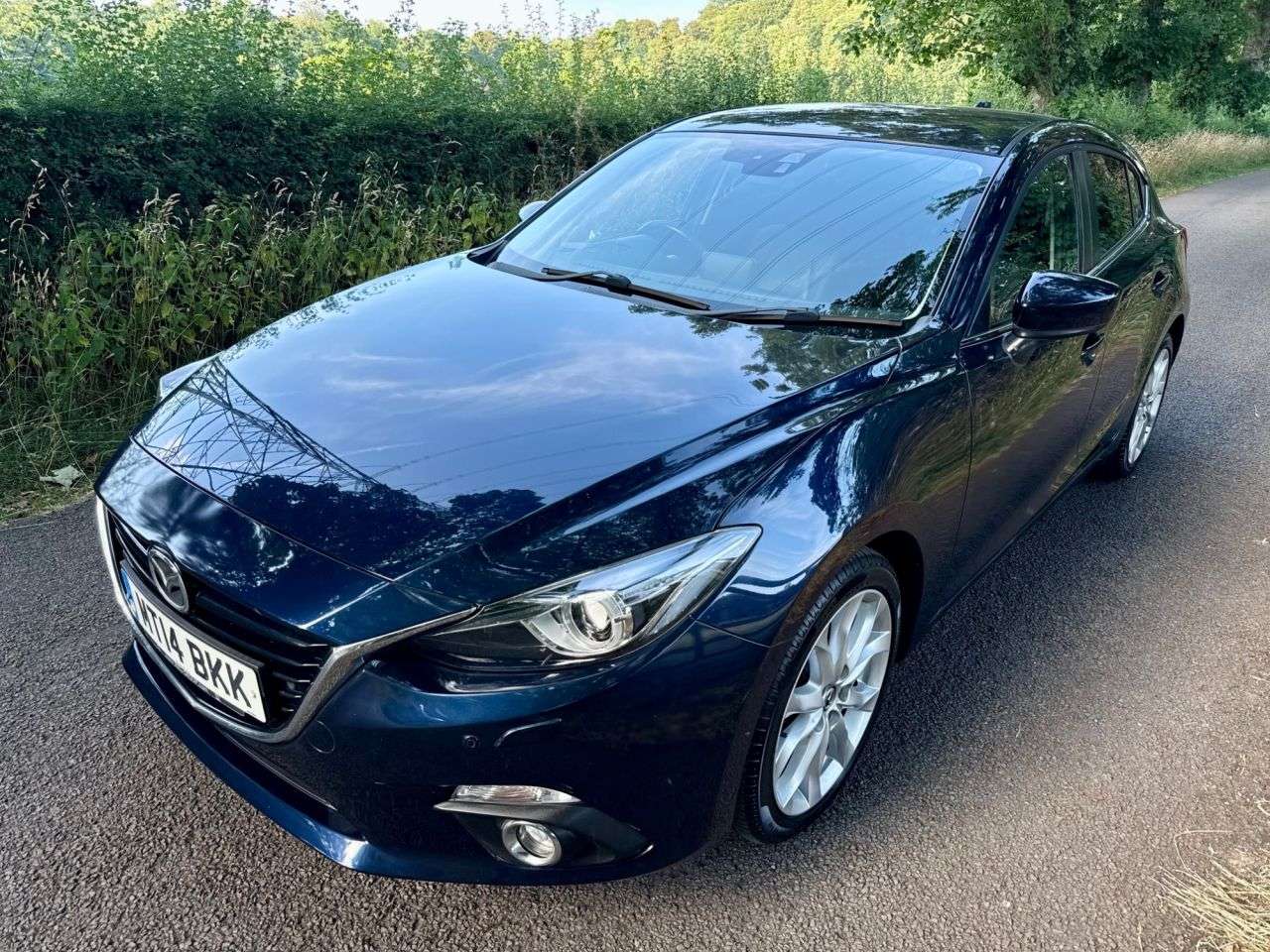 A 2014 MAZDA MAZDA3 2.0 SKYACTIV-G Sport Nav Hatchback 5dr Petrol Manual Euro 5 (s/s) (165 ps) A 2014 MAZDA MAZDA3 2.0 SKYACTIV-G Sport Nav Hatchback 5dr Petrol Manual Euro 5 (s/s) (165 ps)