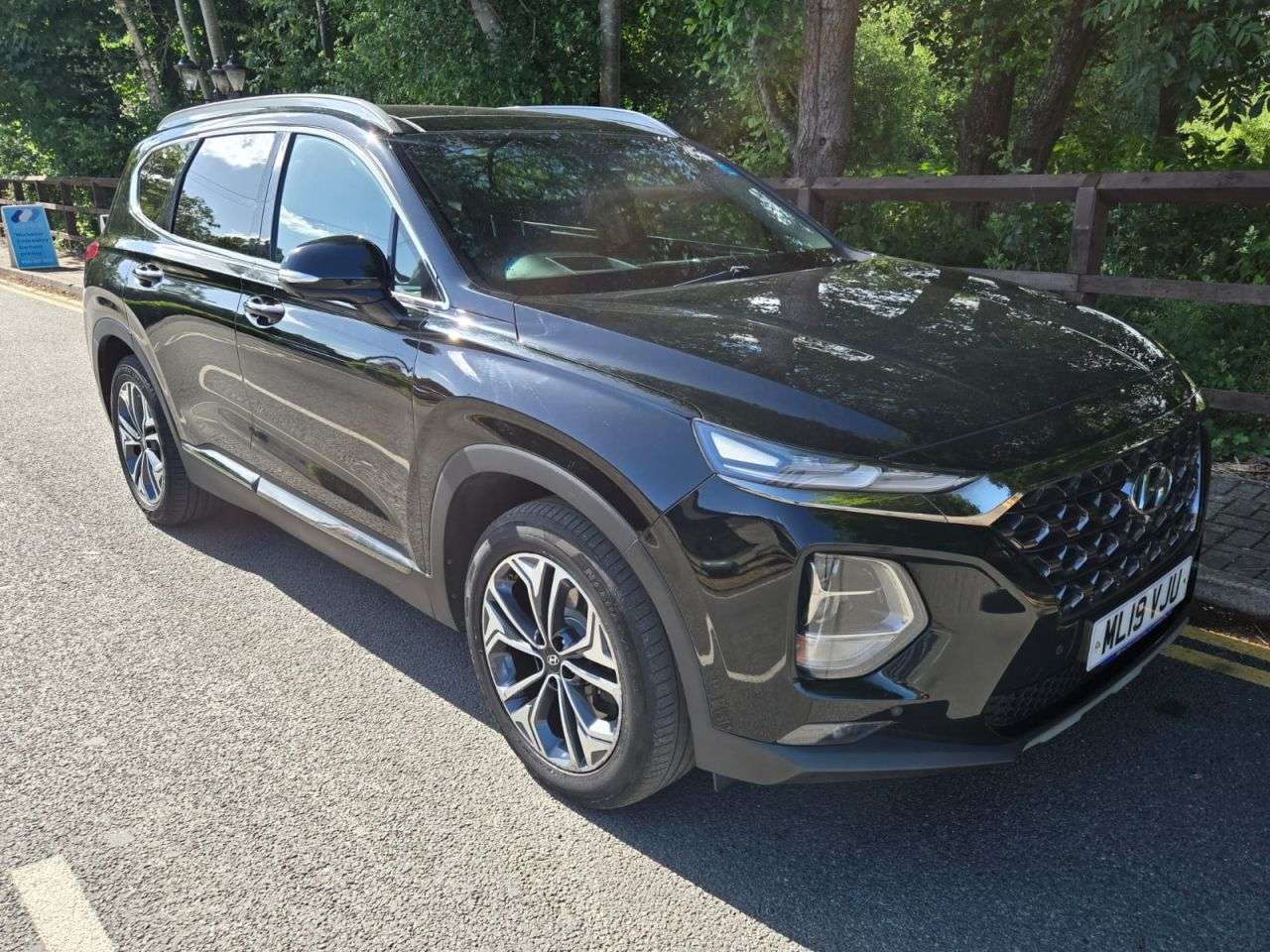 A 2019 HYUNDAI SANTA FE 2.2 CRDi Premium SE SUV 5dr Diesel Auto 4WD Euro 6 (s/s) 7 Seat (200 ps) A 2019 HYUNDAI SANTA FE 2.2 CRDi Premium SE SUV 5dr Diesel Auto 4WD Euro 6 (s/s) 7 Seat (200 ps)