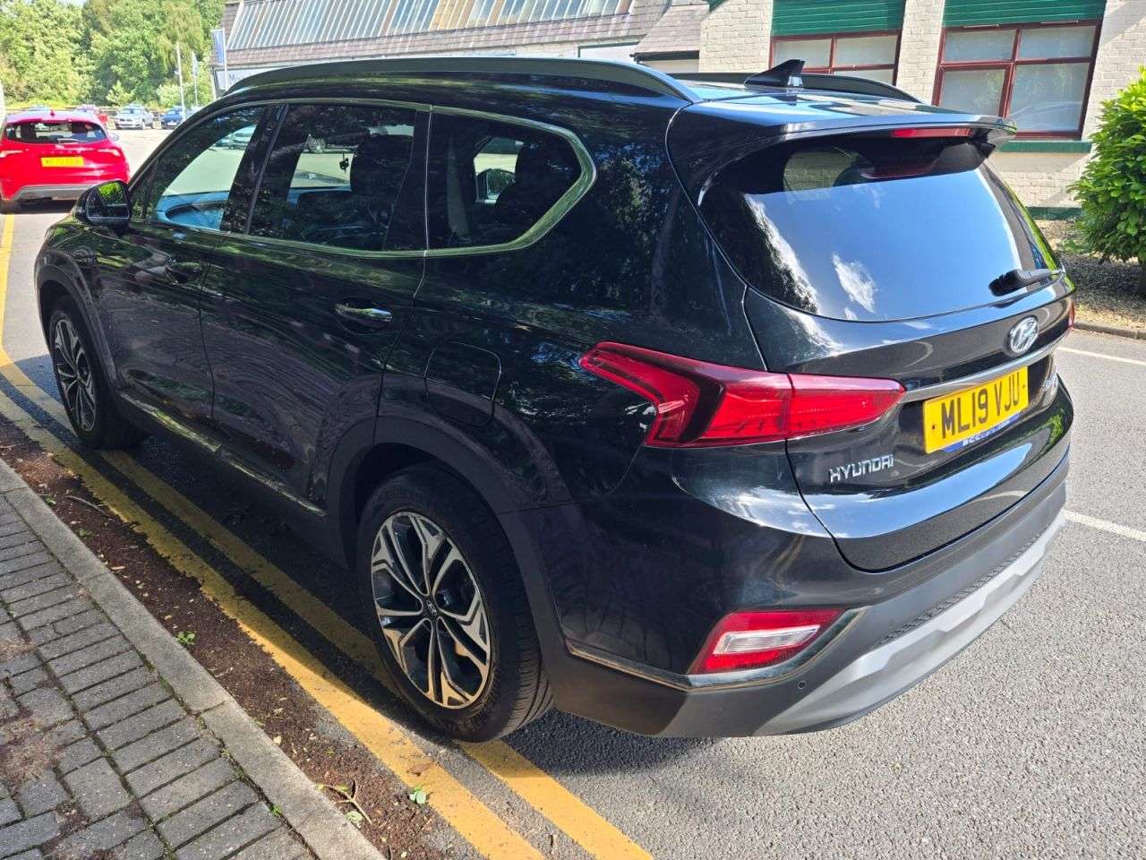 A 2019 HYUNDAI SANTA FE 2.2 CRDi Premium SE SUV 5dr Diesel Auto 4WD Euro 6 (s/s) 7 Seat (200 ps) A 2019 HYUNDAI SANTA FE 2.2 CRDi Premium SE SUV 5dr Diesel Auto 4WD Euro 6 (s/s) 7 Seat (200 ps)