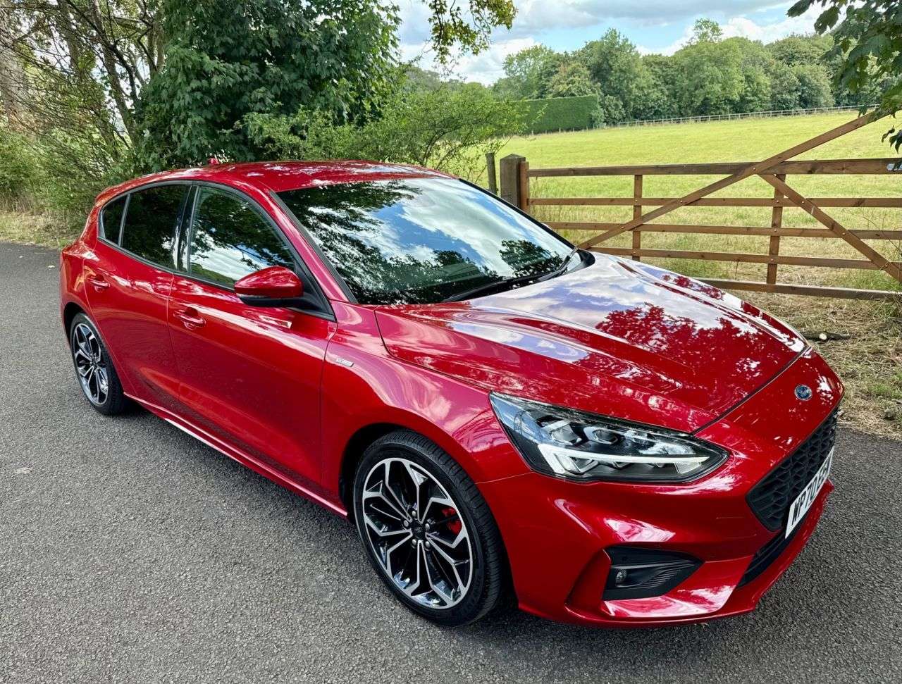 A 2020 FORD FOCUS 1.5 EcoBlue ST-Line X Hatchback 5dr Diesel Manual Euro 6 (s/s) (120 ps) + S A 2020 FORD FOCUS 1.5 EcoBlue ST-Line X Hatchback 5dr Diesel Manual Euro 6 (s/s) (120 ps) + S