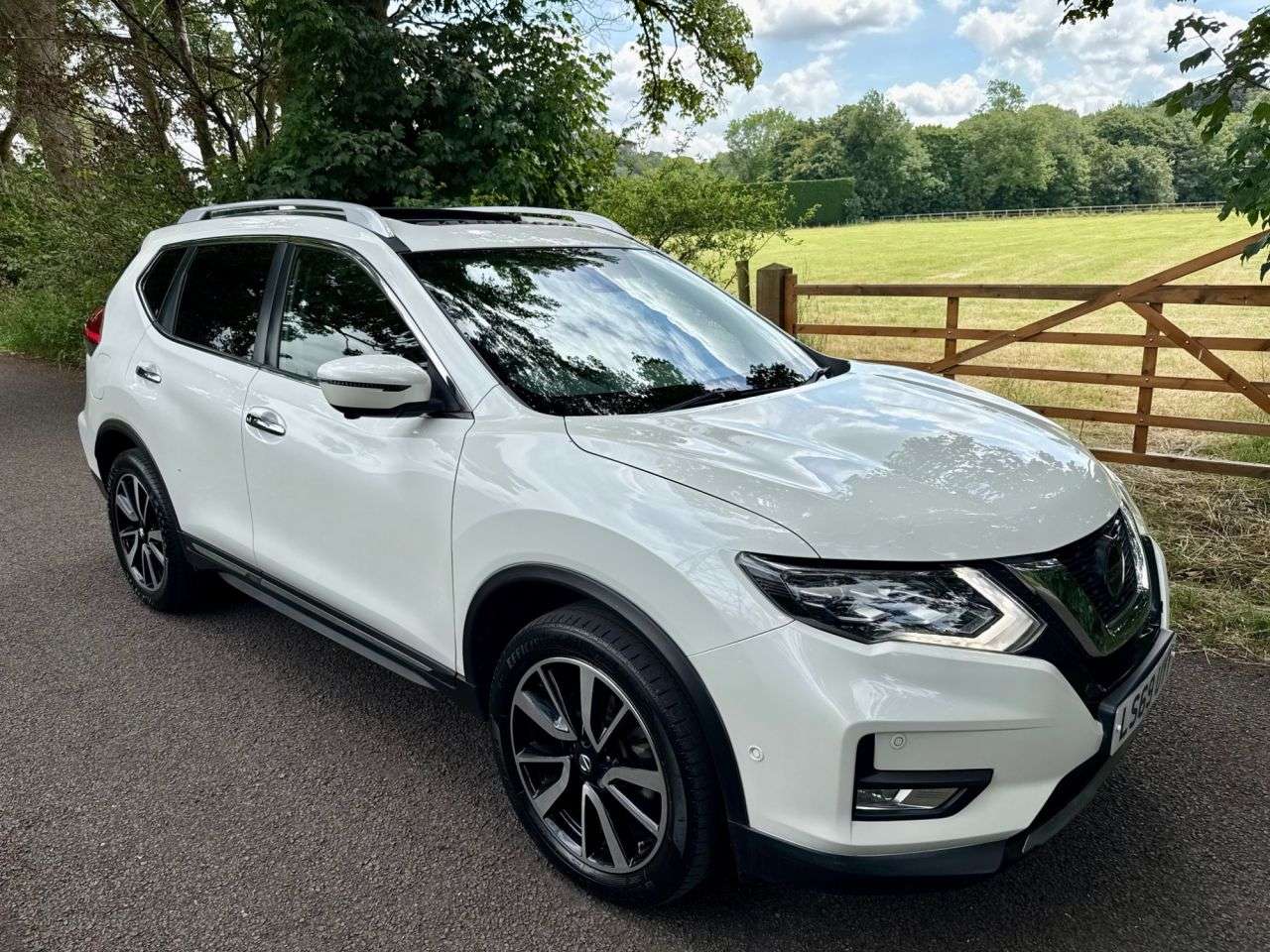 A 2019 NISSAN X-TRAIL 1.7 dCi Tekna SUV 5dr Diesel Manual Euro 6 (s/s) (150 ps) + SERVICE HISOTRY A 2019 NISSAN X-TRAIL 1.7 dCi Tekna SUV 5dr Diesel Manual Euro 6 (s/s) (150 ps) + SERVICE HISOTRY