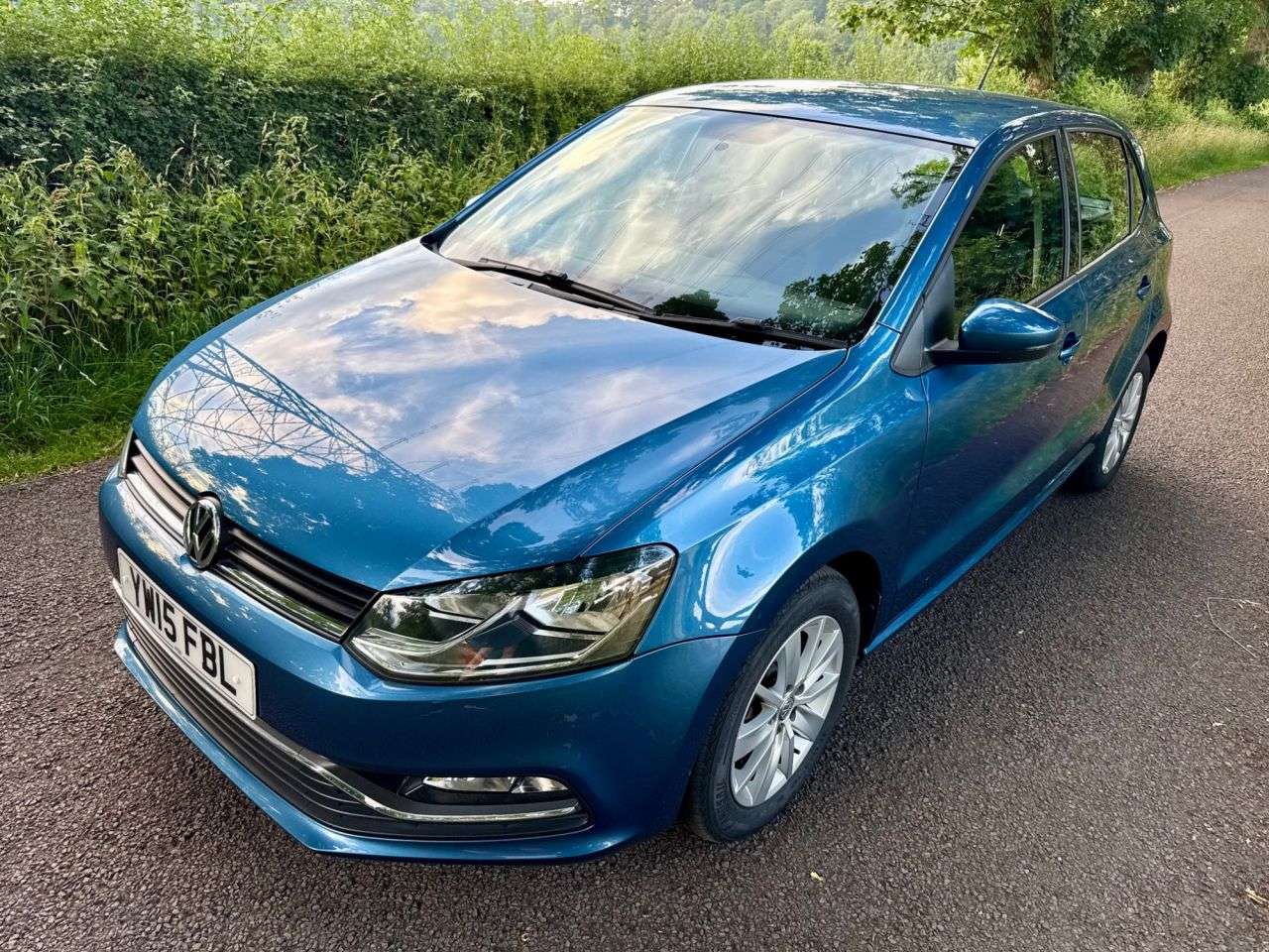 A 2015 VOLKSWAGEN POLO 1.2 TSI BlueMotion Tech SE Hatchback 5dr Petrol Manual Euro 6 (s/s) (90 ps) A 2015 VOLKSWAGEN POLO 1.2 TSI BlueMotion Tech SE Hatchback 5dr Petrol Manual Euro 6 (s/s) (90 ps)