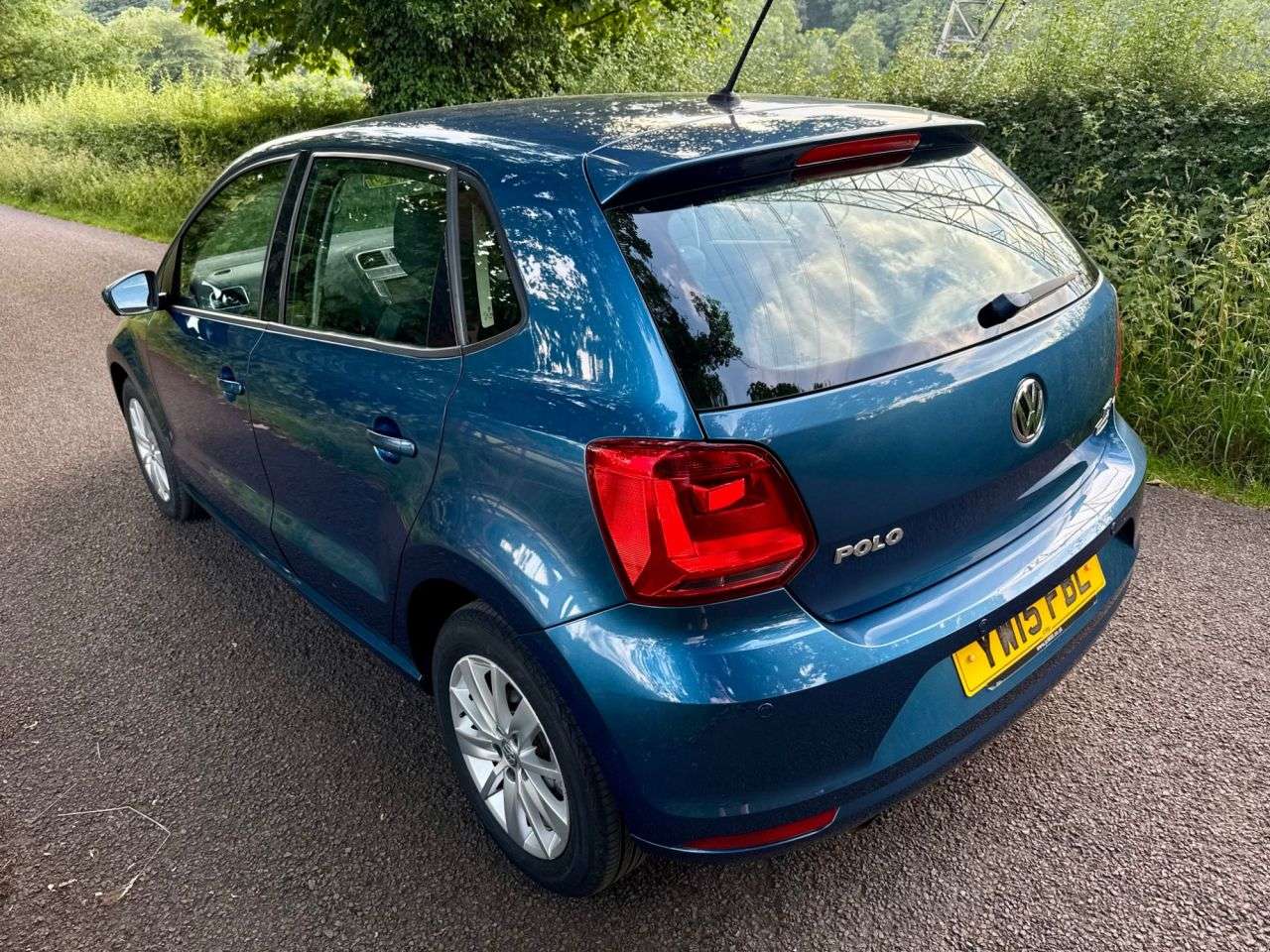 A 2015 VOLKSWAGEN POLO 1.2 TSI BlueMotion Tech SE Hatchback 5dr Petrol Manual Euro 6 (s/s) (90 ps) A 2015 VOLKSWAGEN POLO 1.2 TSI BlueMotion Tech SE Hatchback 5dr Petrol Manual Euro 6 (s/s) (90 ps)