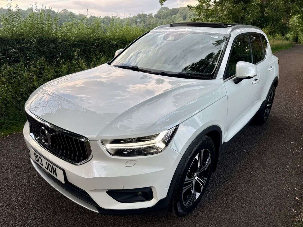 A 2019 VOLVO XC40 2.0 D4 Inscription Pro SUV 5dr Diesel Automatic AWD Euro 6 (s/s) (190 ps) A 2019 VOLVO XC40 2.0 D4 Inscription Pro SUV 5dr Diesel Automatic AWD Euro 6 (s/s) (190 ps)