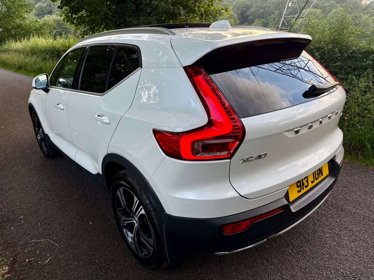 A 2019 VOLVO XC40 2.0 D4 Inscription Pro SUV 5dr Diesel Automatic AWD Euro 6 (s/s) (190 ps) A 2019 VOLVO XC40 2.0 D4 Inscription Pro SUV 5dr Diesel Automatic AWD Euro 6 (s/s) (190 ps)