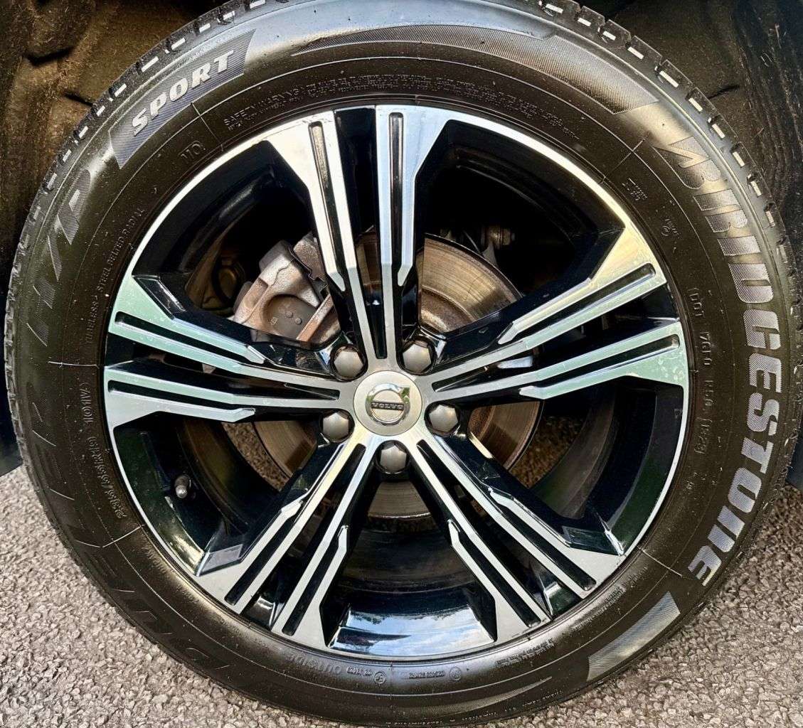 2019 VOLVO XC40 2019 VOLVO XC40