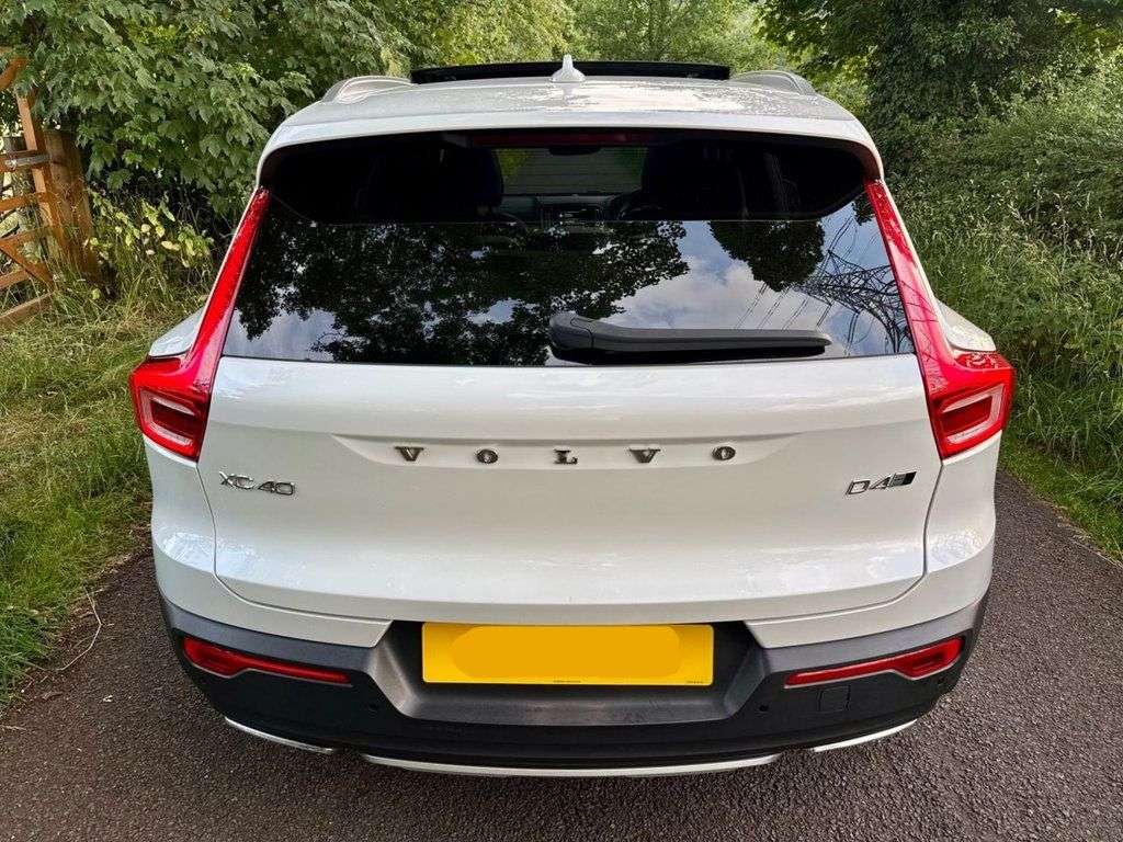 2019 VOLVO XC40 2019 VOLVO XC40