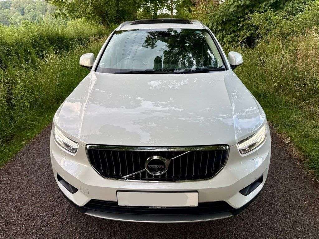 2019 VOLVO XC40 2019 VOLVO XC40