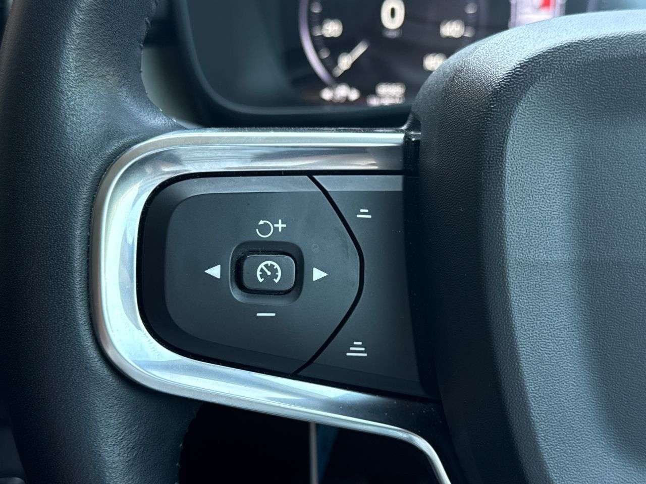 2019 VOLVO XC40 2019 VOLVO XC40